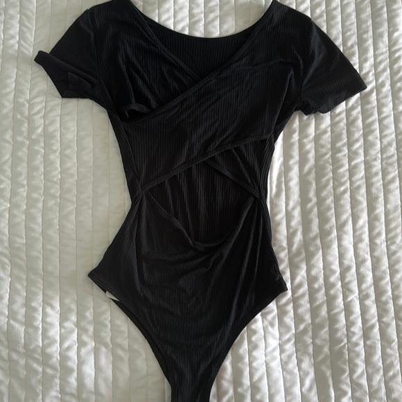 Like new!!! Hollister body suit - Picture 2 of 4